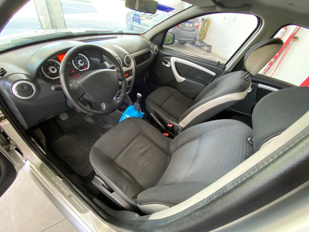 RENAULT Sandero - Foto