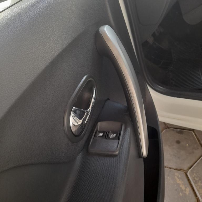 RENAULT Sandero - Foto