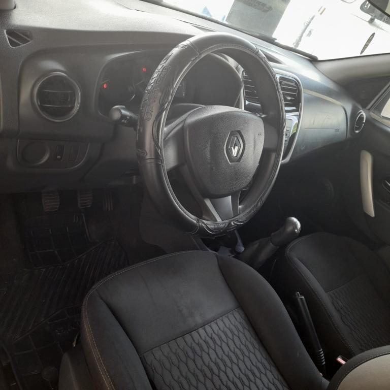 RENAULT Sandero - Foto