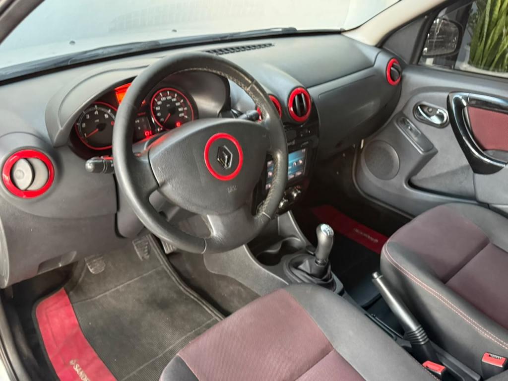 RENAULT Sandero - Foto