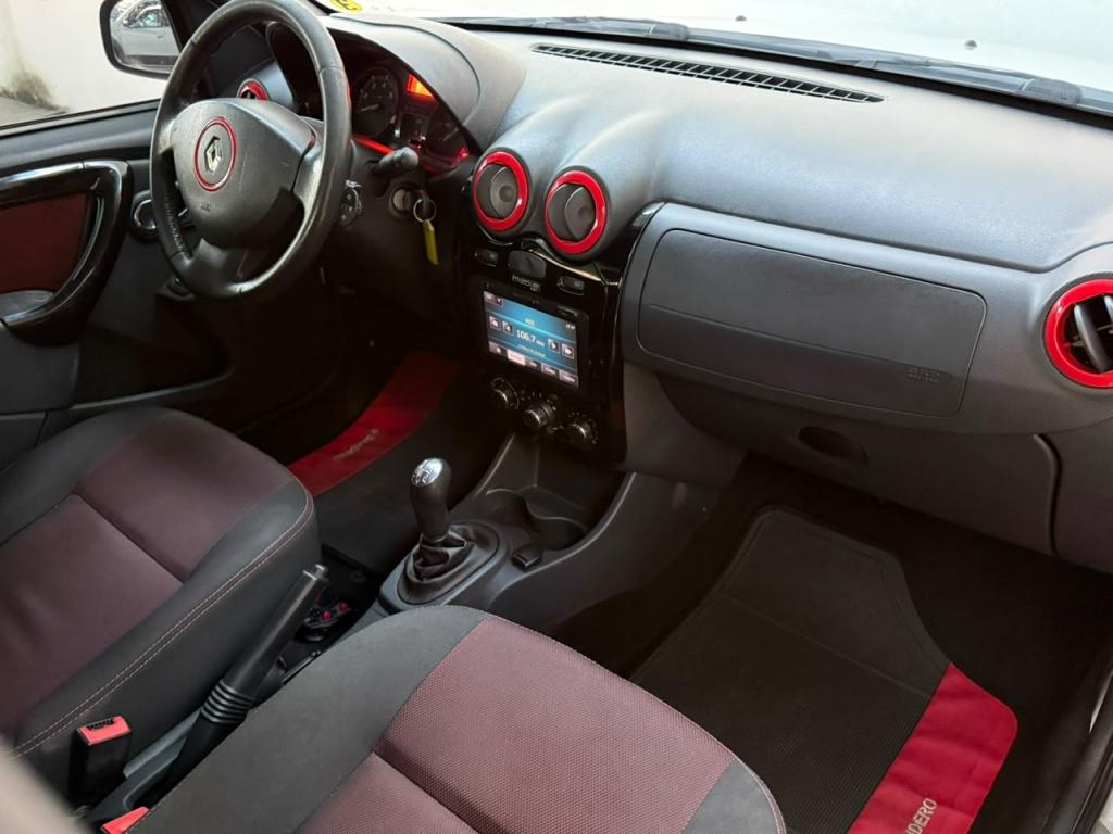 RENAULT Sandero - Foto