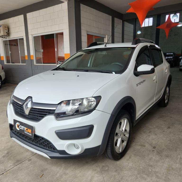 RENAULT Sandero - Foto