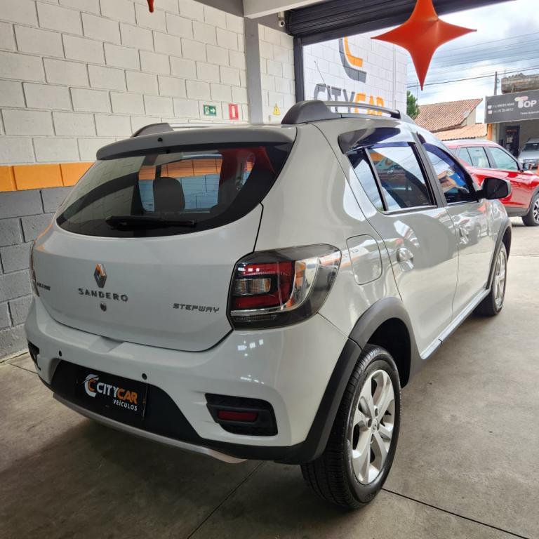 RENAULT Sandero - Foto
