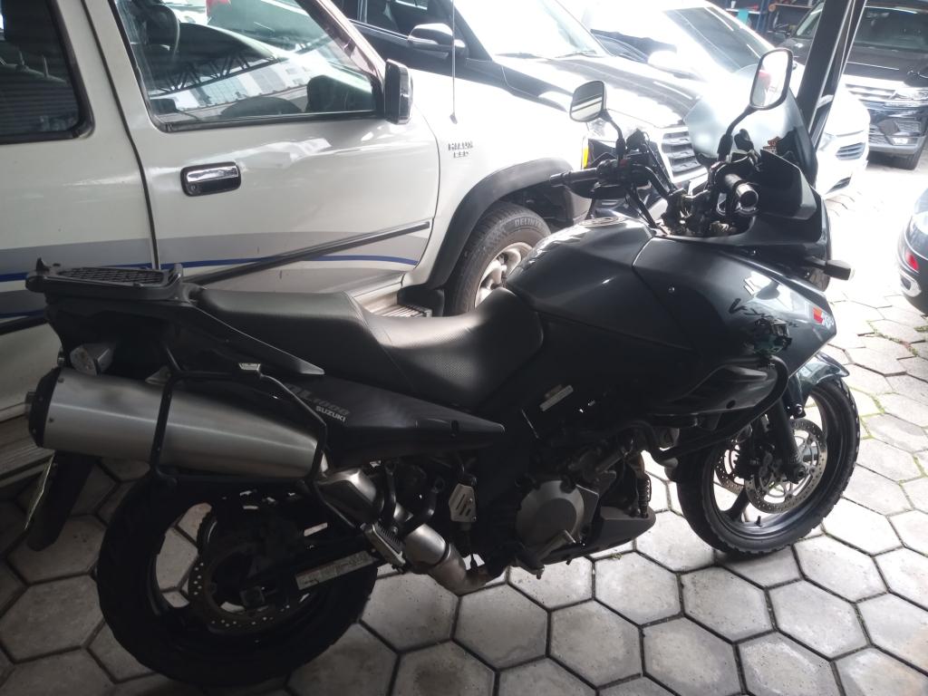 SUZUKI V-Strom DL 1000 - Foto