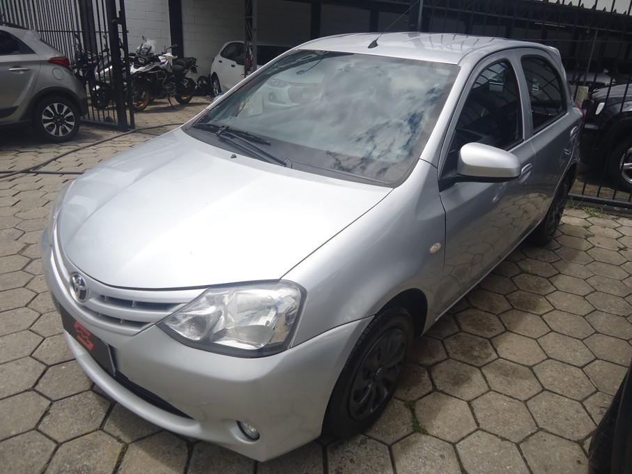 TOYOTA Etios Hatch - Foto