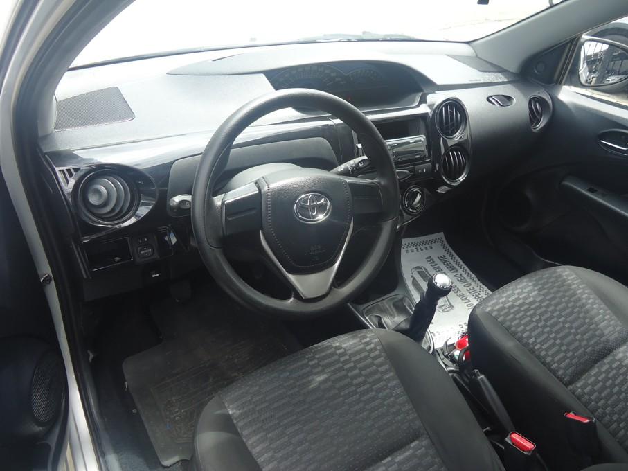 TOYOTA Etios Hatch - Foto