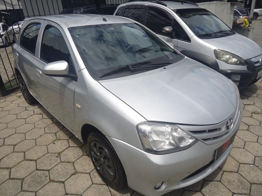 TOYOTA Etios Hatch - Foto