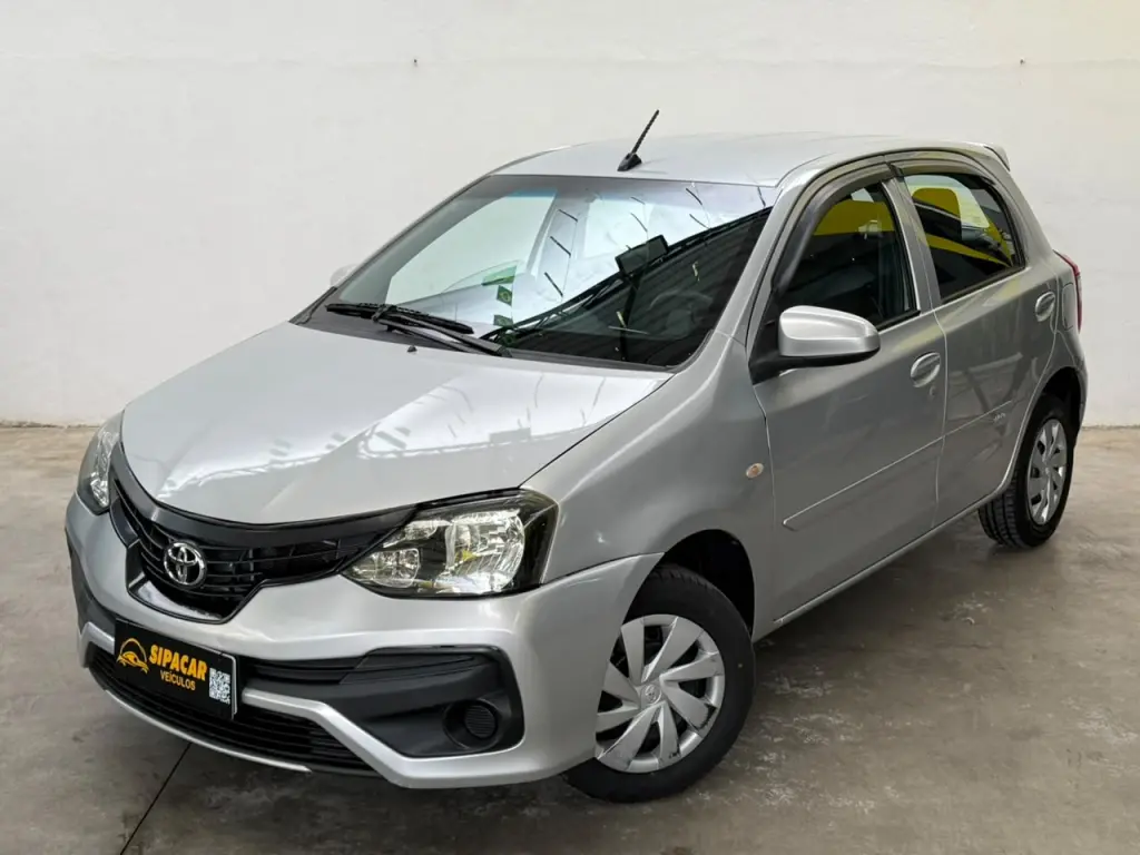 TOYOTA Etios Hatch - Foto