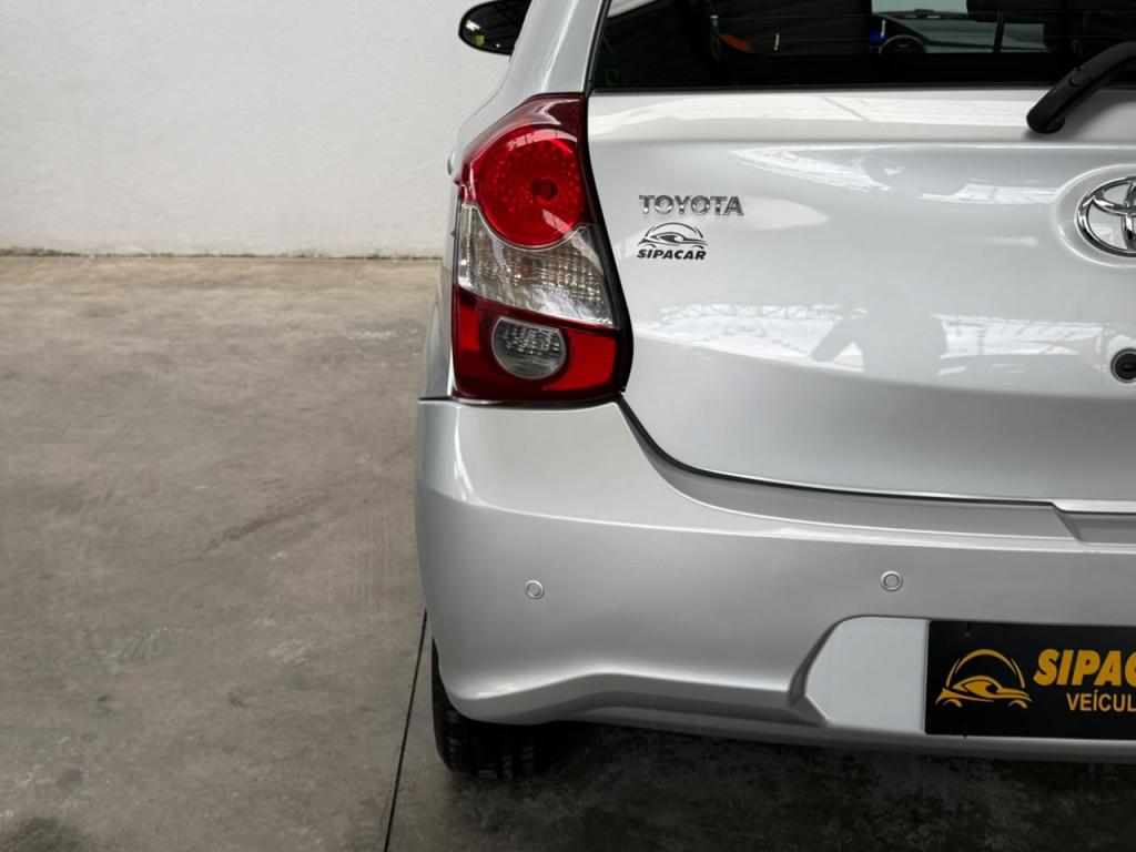 TOYOTA Etios Hatch - Foto