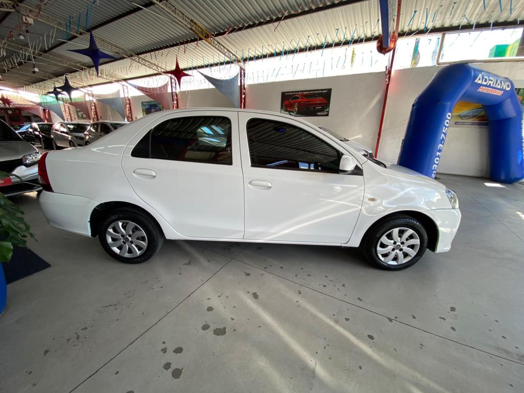 TOYOTA Etios Sedan - Foto