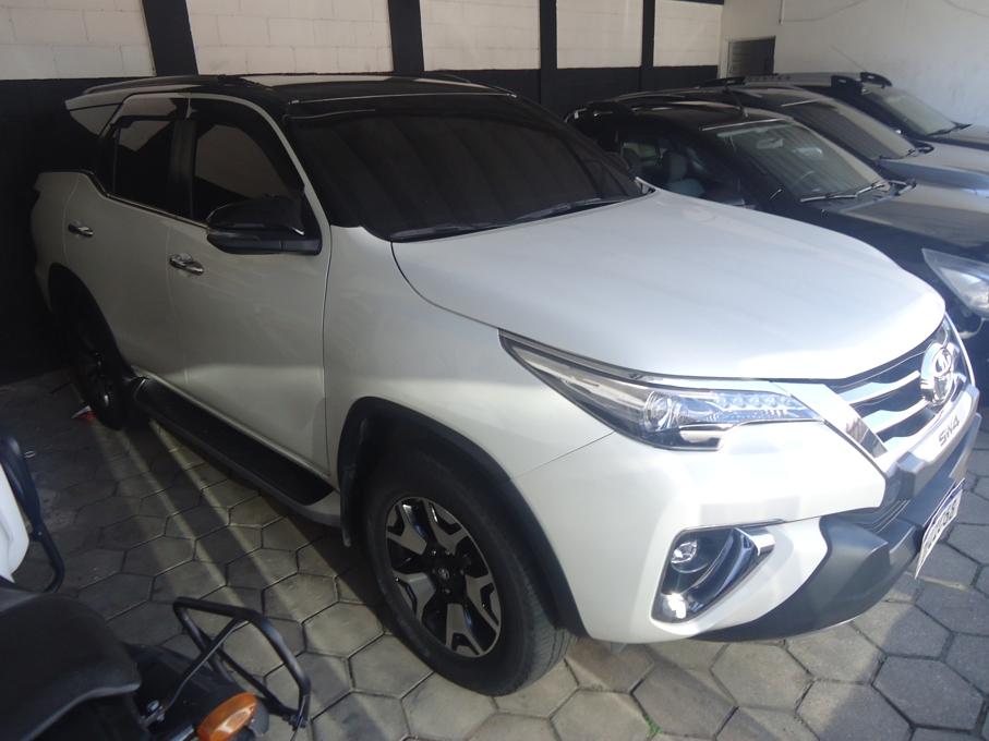 TOYOTA Hilux SW4 - Foto