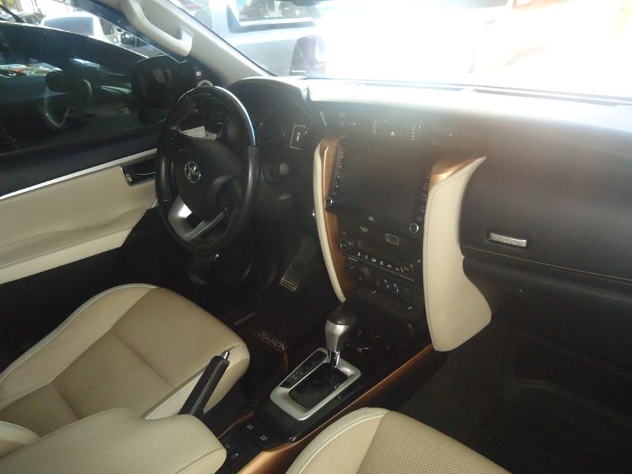 TOYOTA Hilux SW4 - Foto