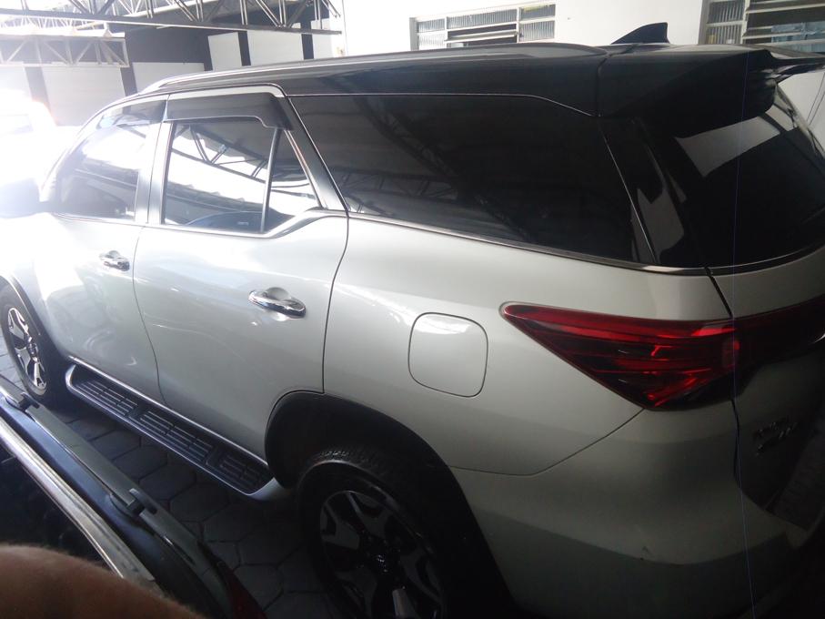 TOYOTA Hilux SW4 - Foto