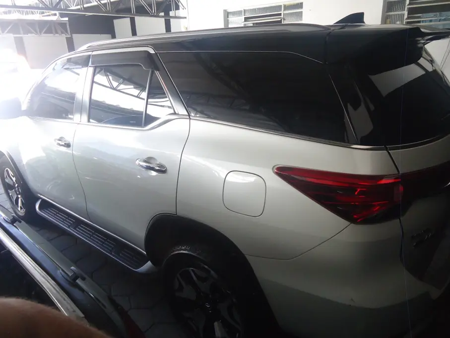 TOYOTA Hilux SW4 - Foto