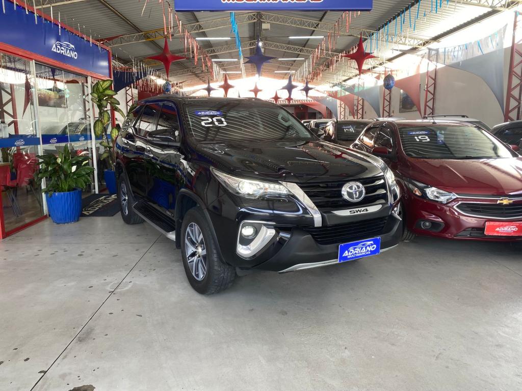TOYOTA Hilux SW4 - Foto