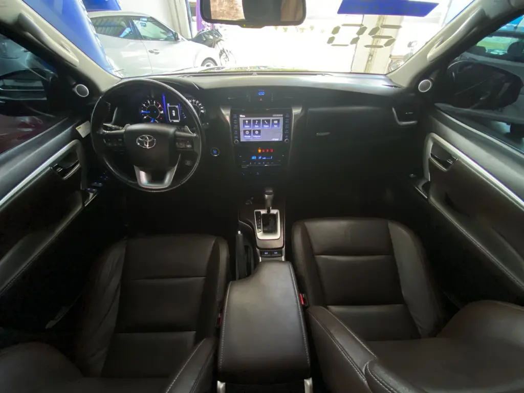 TOYOTA Hilux SW4 - Foto