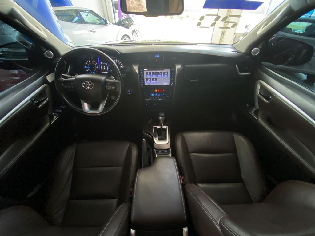 TOYOTA Hilux SW4 - Foto