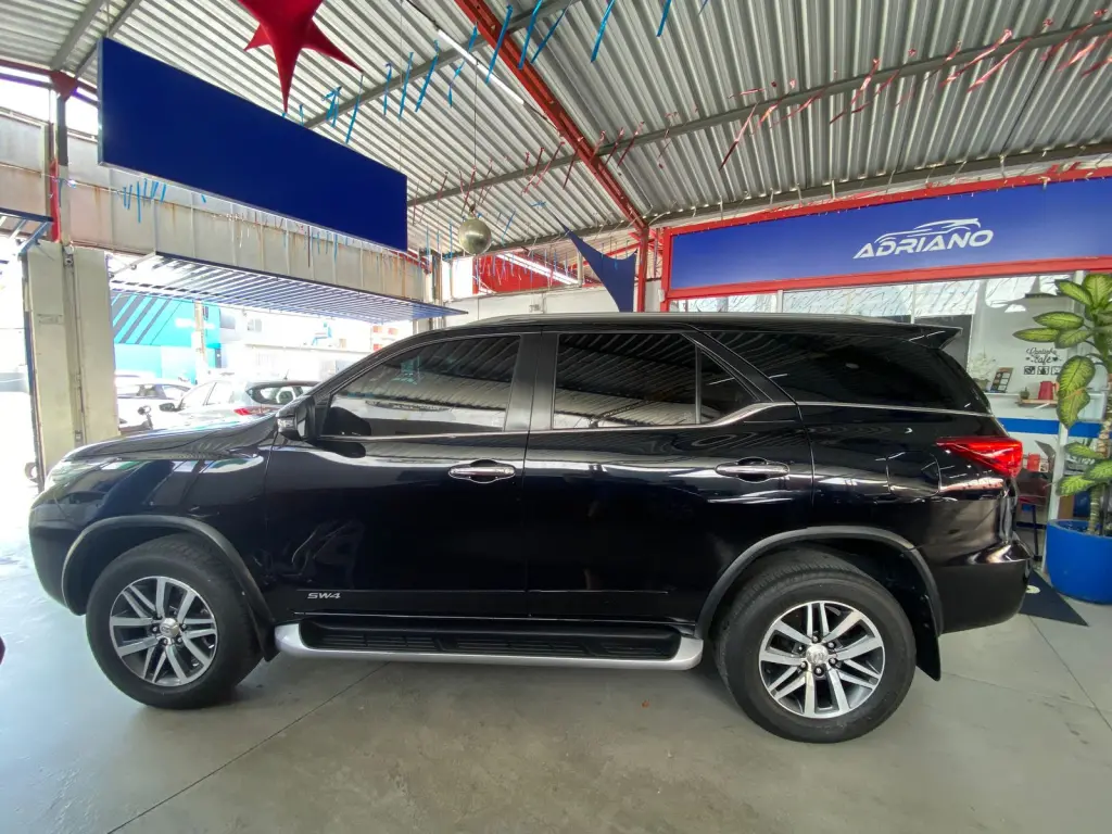 TOYOTA Hilux SW4 - Foto