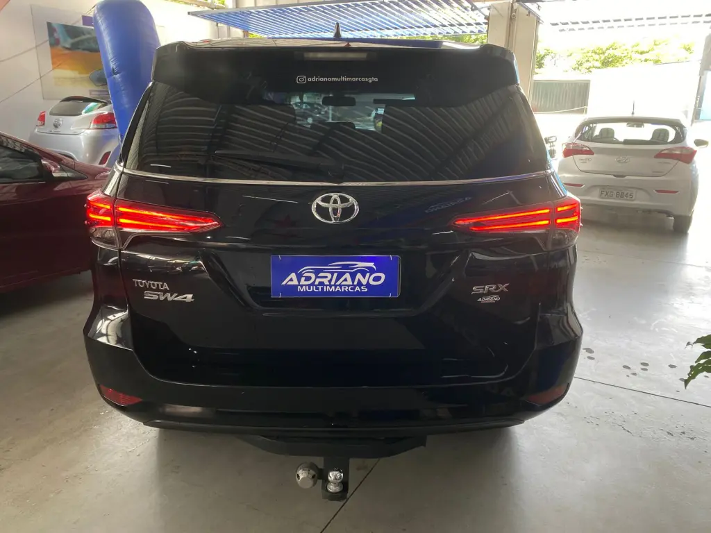 TOYOTA Hilux SW4 - Foto