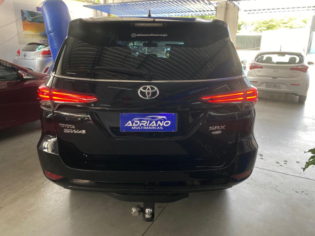 TOYOTA Hilux SW4 - Foto