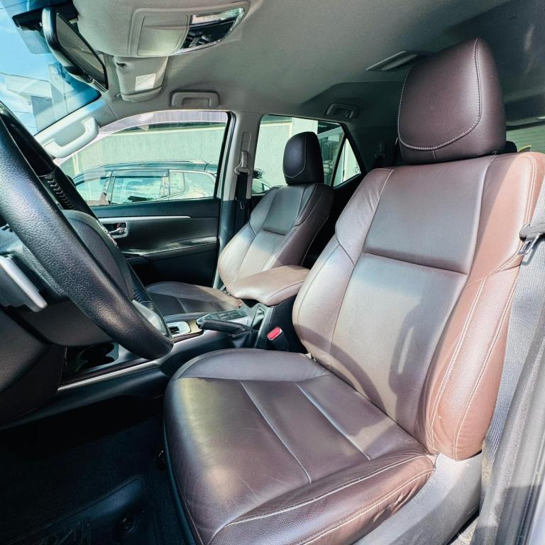 TOYOTA Hilux SW4 - Foto