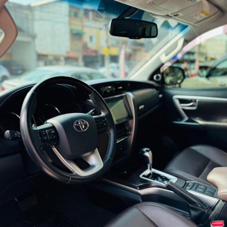 TOYOTA Hilux SW4 - Foto