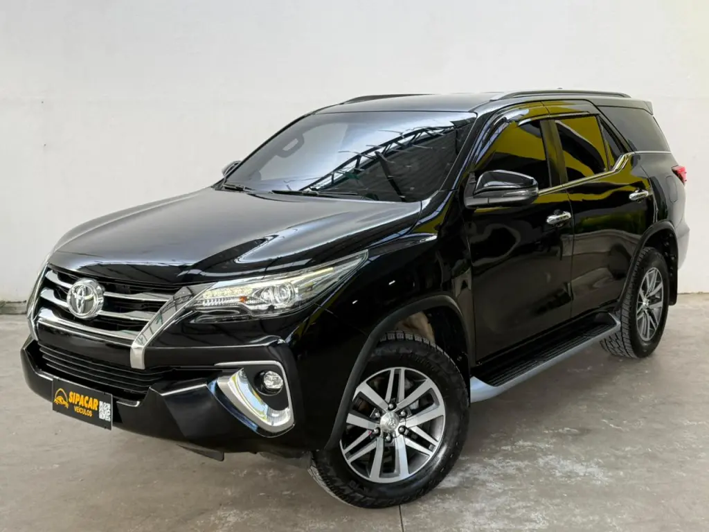TOYOTA Hilux SW4 - Foto