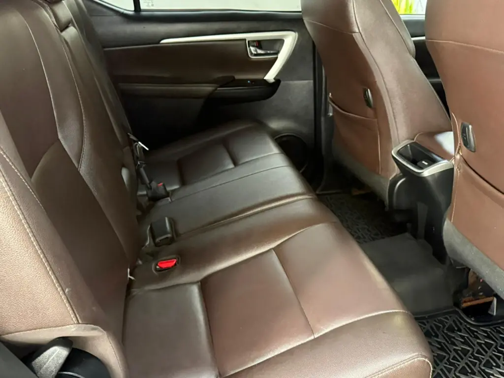 TOYOTA Hilux SW4 - Foto