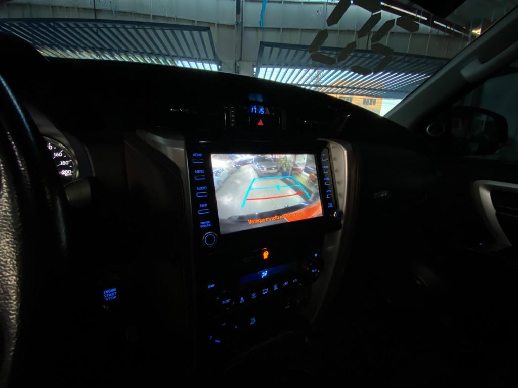 TOYOTA Hilux SW4 - Foto