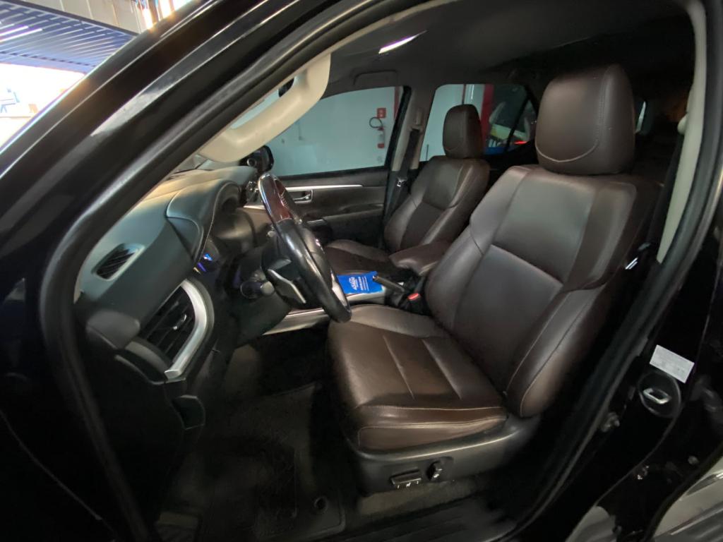 TOYOTA Hilux SW4 - Foto