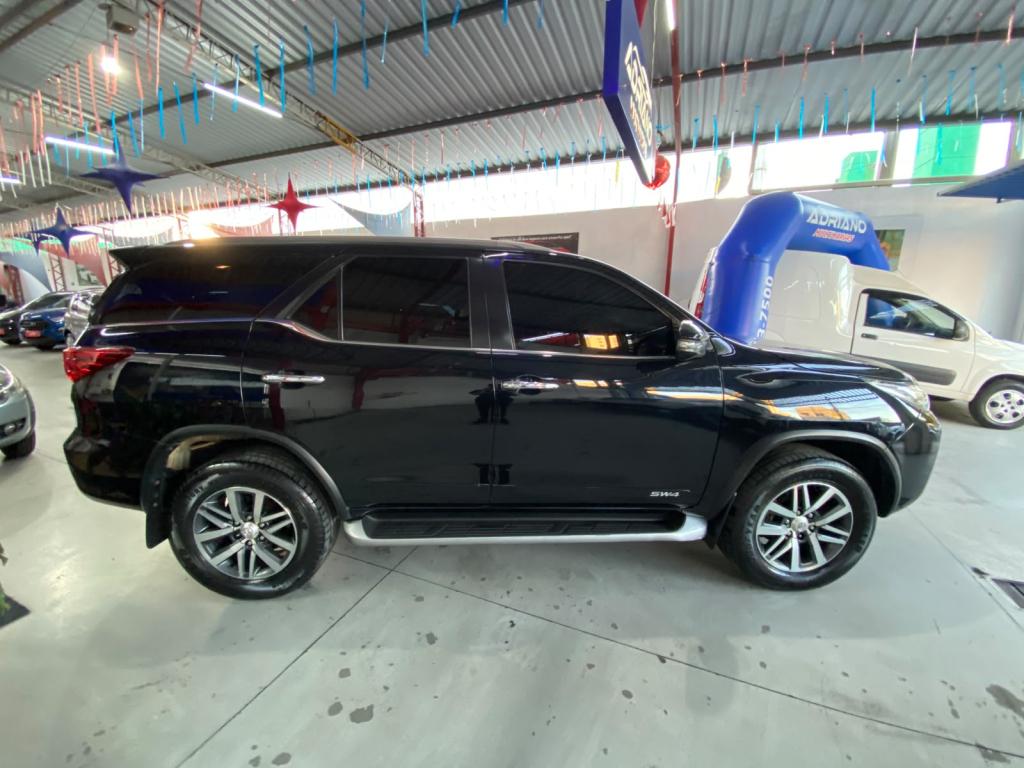 TOYOTA Hilux SW4 - Foto