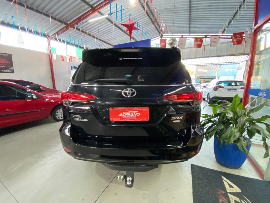 TOYOTA Hilux SW4 - Foto