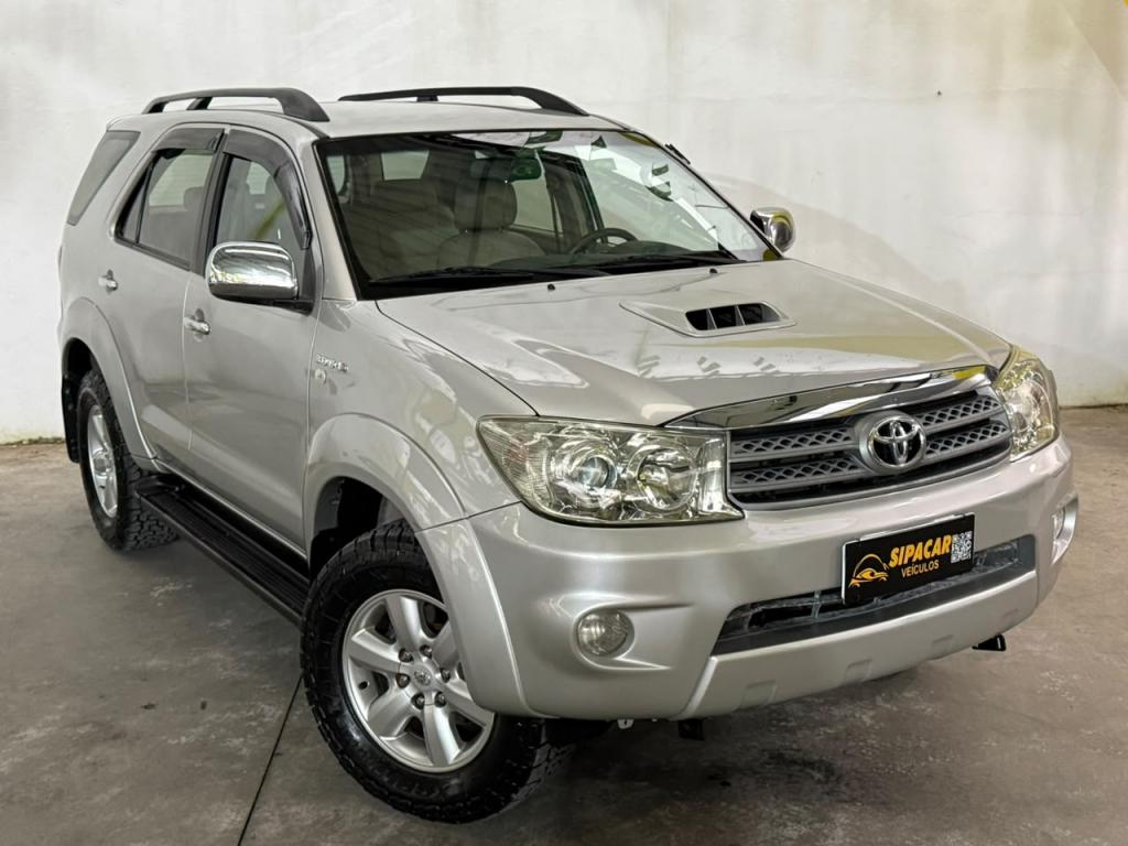 TOYOTA Hilux SW4