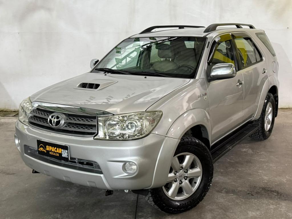 TOYOTA Hilux SW4 - Foto