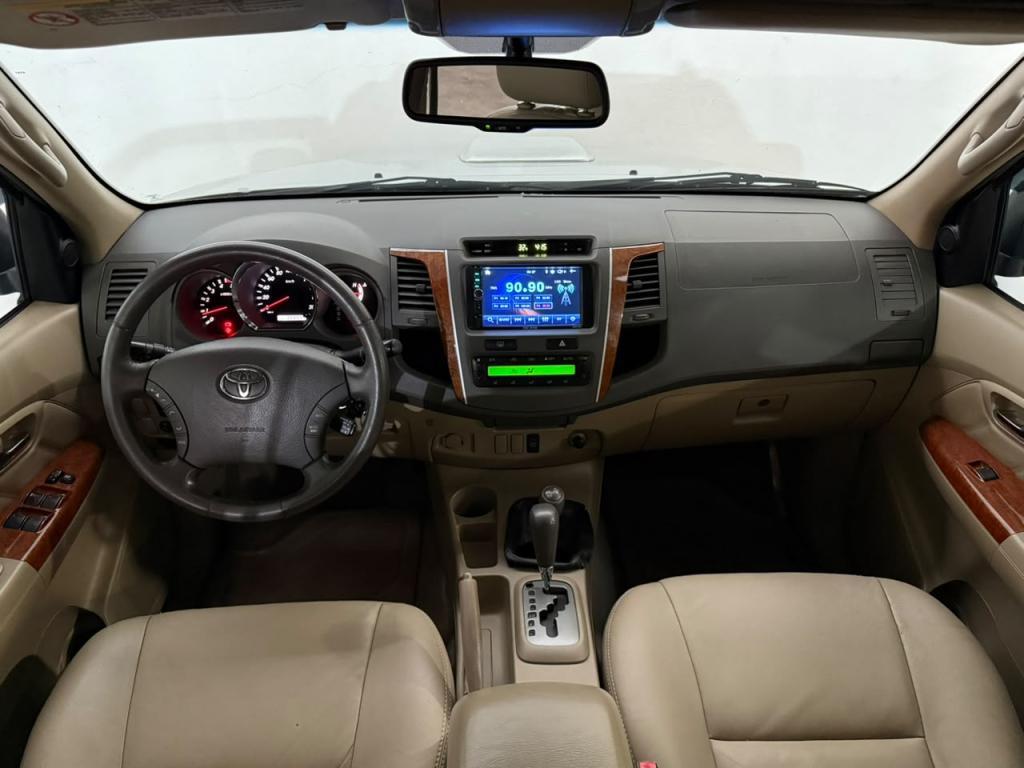 TOYOTA Hilux SW4 - Foto