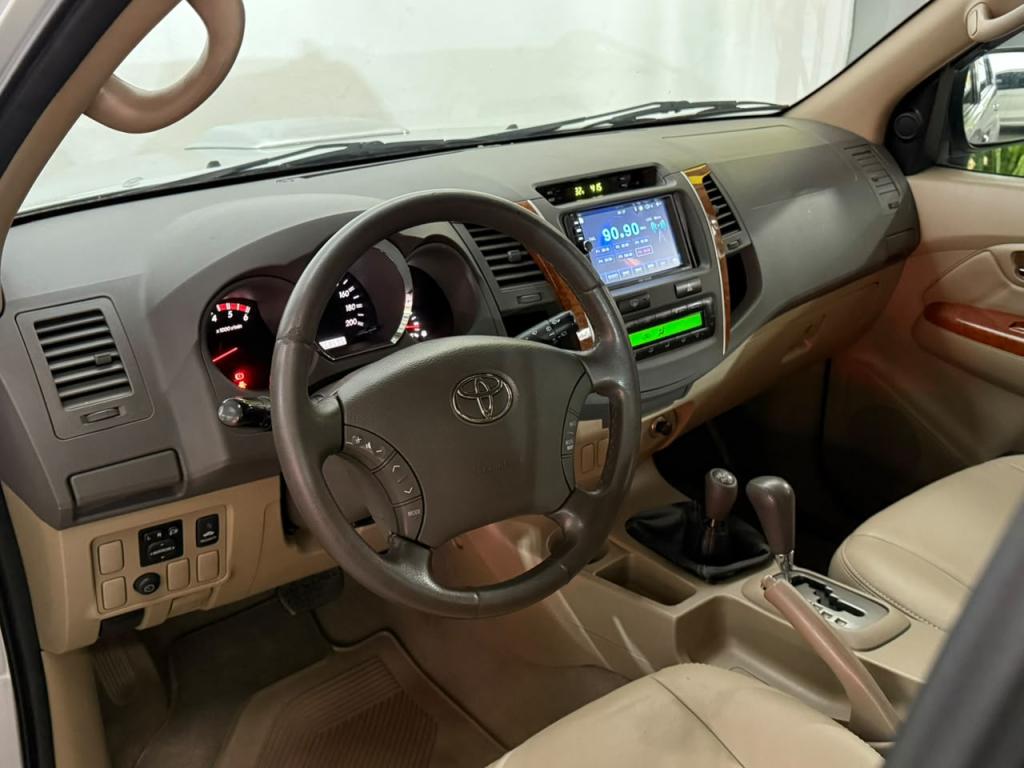 TOYOTA Hilux SW4 - Foto