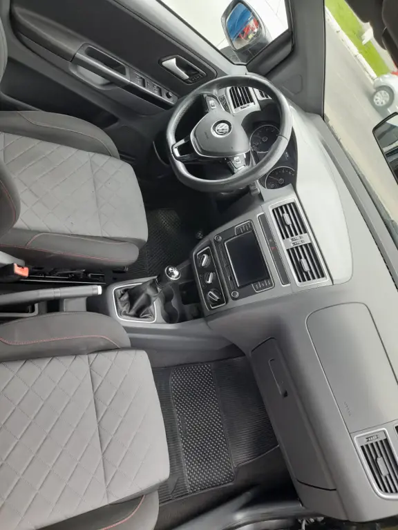 VOLKSWAGEN Fox - Foto