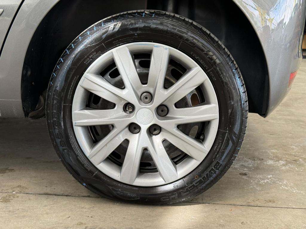 VOLKSWAGEN Fox - Foto
