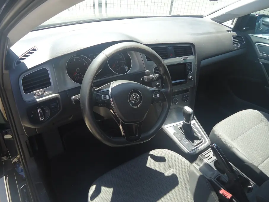 VOLKSWAGEN Golf - Foto
