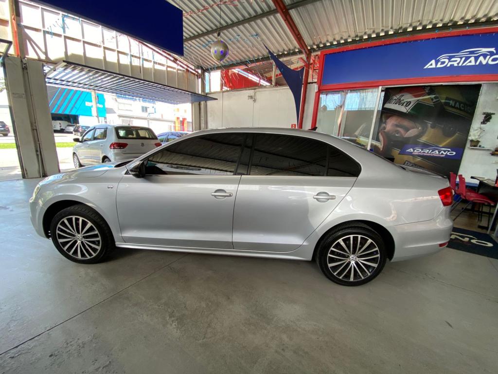 VOLKSWAGEN Jetta - Foto