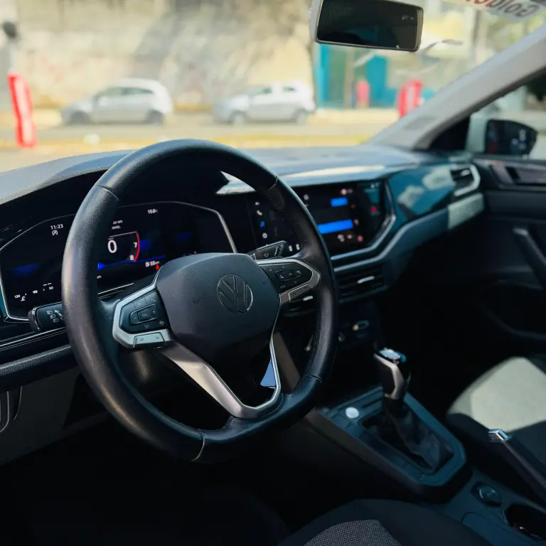 VOLKSWAGEN Polo Hatch - Foto