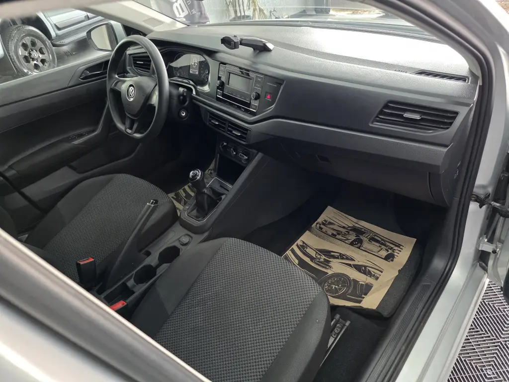 VOLKSWAGEN Polo Hatch - Foto