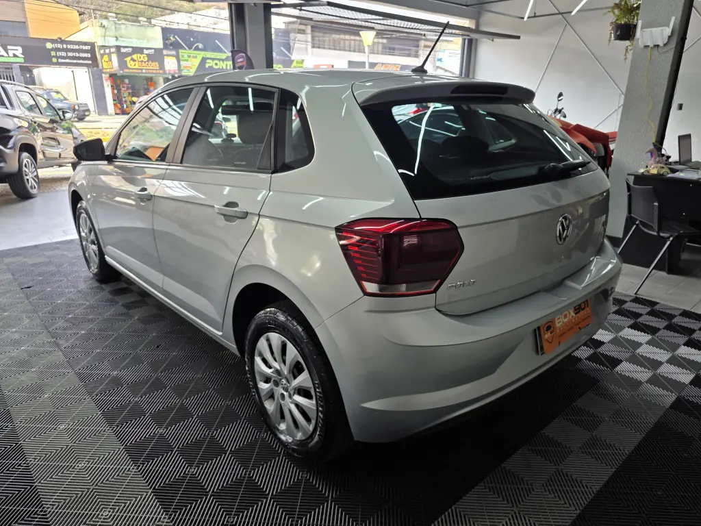 VOLKSWAGEN Polo Hatch - Foto
