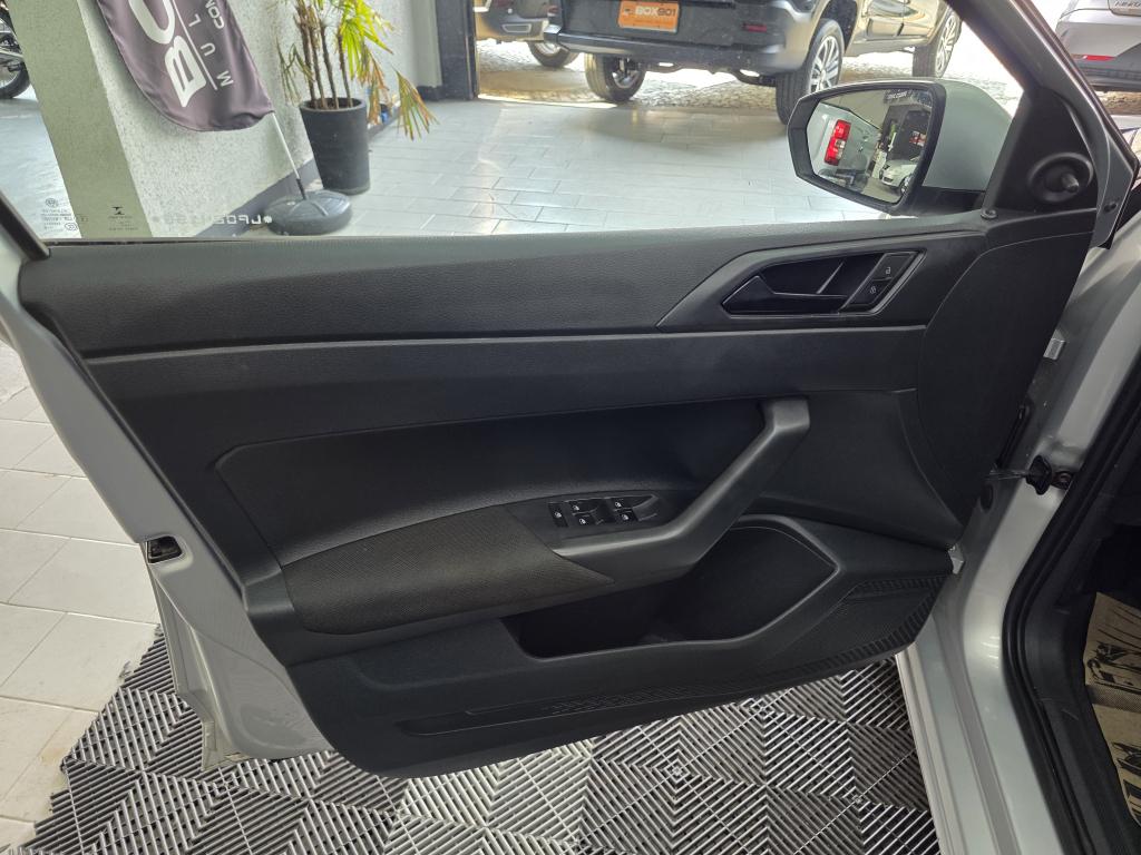 VOLKSWAGEN Polo Hatch - Foto