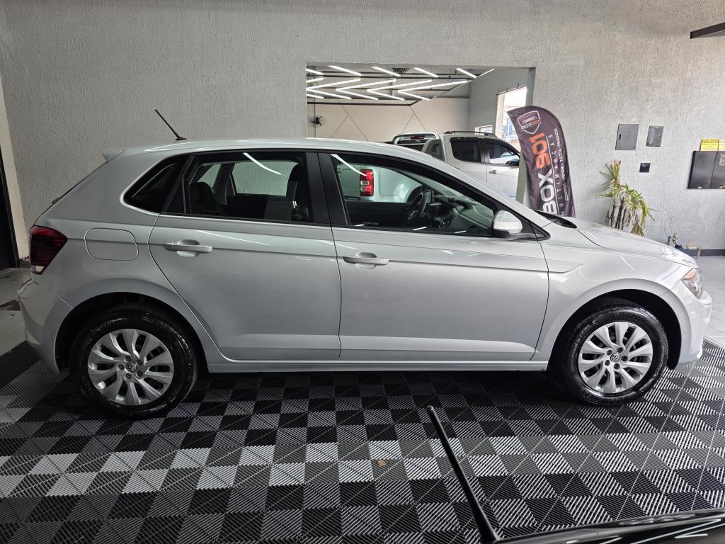 VOLKSWAGEN Polo Hatch - Foto