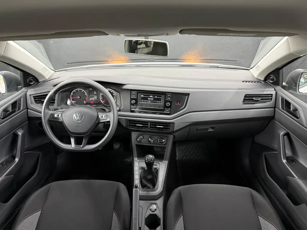 VOLKSWAGEN Polo Hatch - Foto