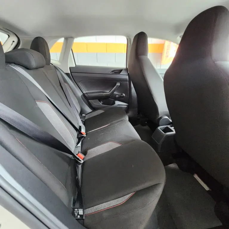 VOLKSWAGEN Polo Hatch - Foto