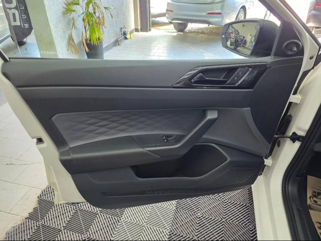 VOLKSWAGEN Polo Hatch - Foto