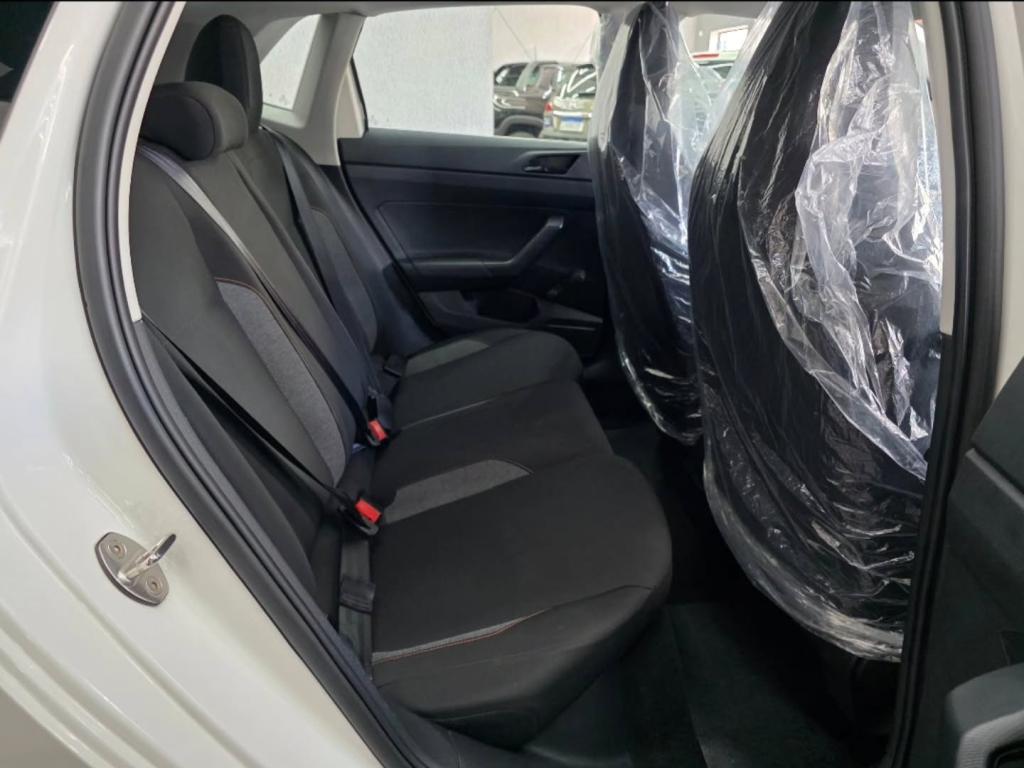 VOLKSWAGEN Polo Hatch - Foto