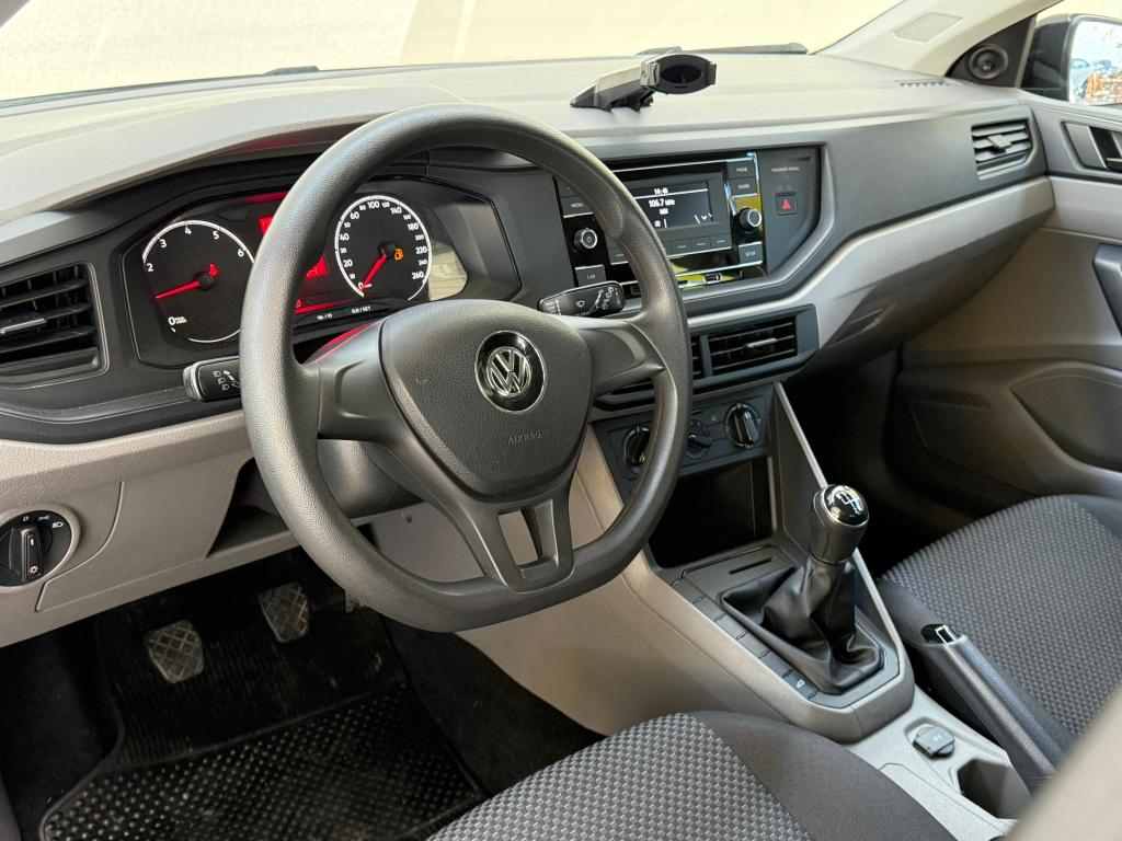 VOLKSWAGEN Polo Hatch - Foto